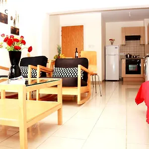 https://photothea-apartments.protaras-cy-hotels.com